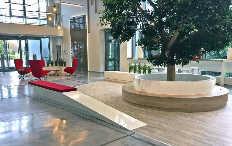 Viana-menuiserie est spécialisée dans l'aménagement de bureaux et commerces en ile-de-france. Elle offre des services de conception d'espaces de travail, agencement et organisation d'espaces professionnels.